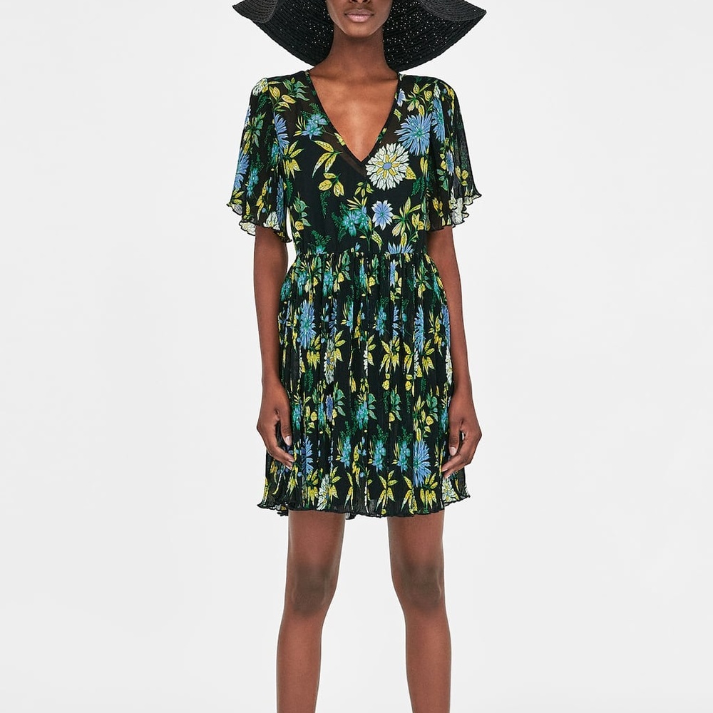 NWT ZARA PLEATED DRESS WITH CONTRASTING PRINT